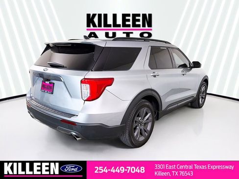 Used 2022 Ford Explorer XLT w/ Equipment Group 202A image 8