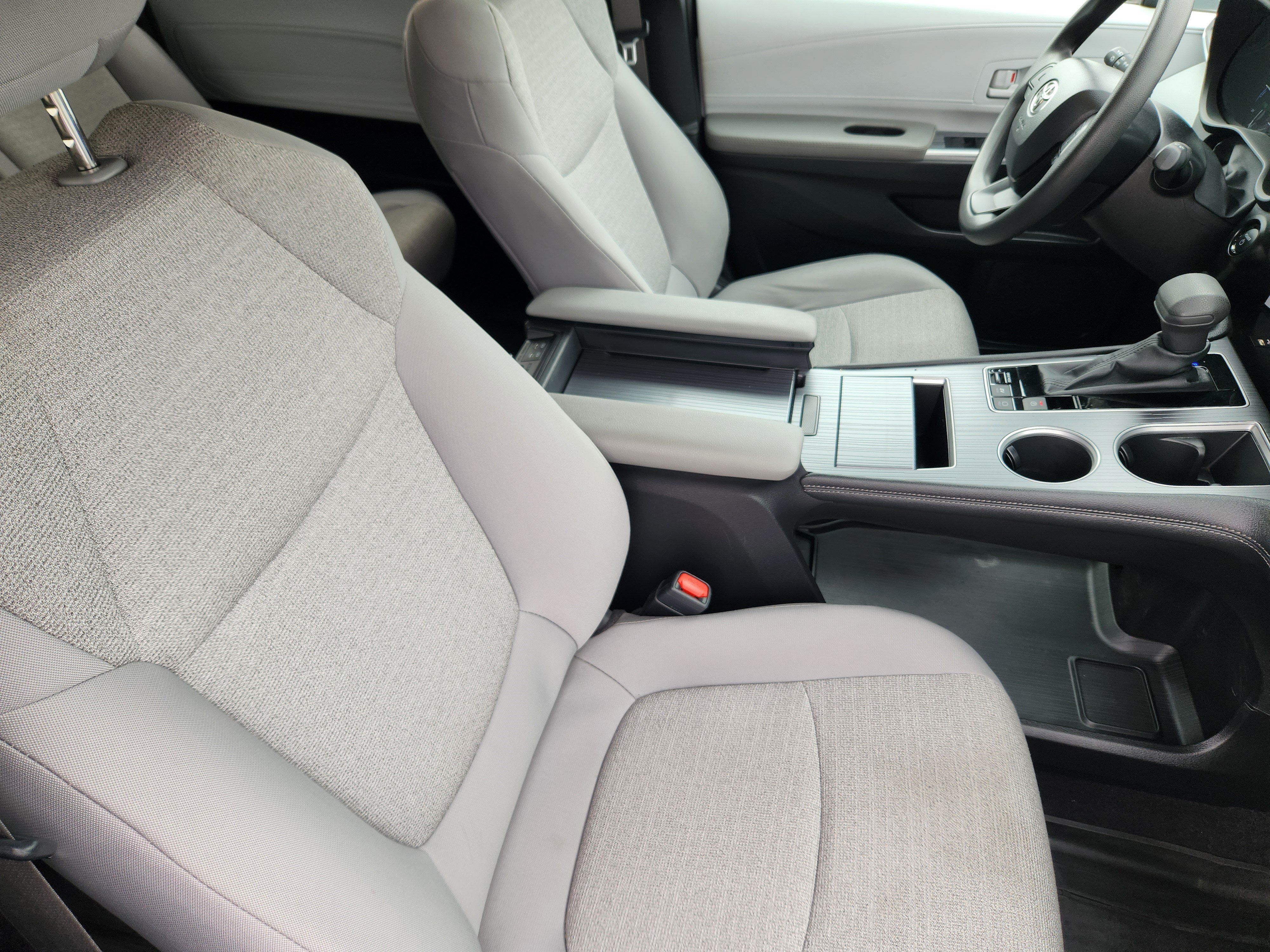 Used 2025 Toyota Sienna LE w/ LE Plus Package AWD/4WD image 10