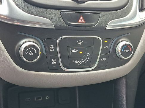 Used 2020 Chevrolet Equinox LT AWD/4WD image 17