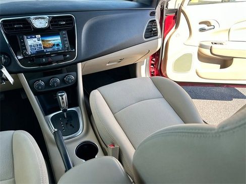 Used 2012 Chrysler 200 Touring image 18