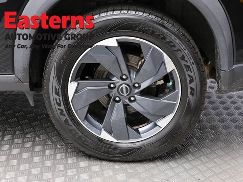 Used 2024 Nissan Rogue SV AWD/4WD image 8