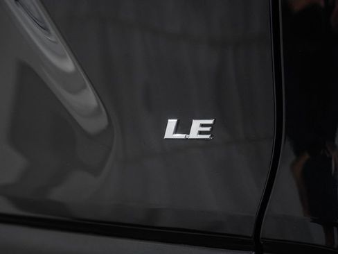 Used 2024 Toyota RAV4 LE image 7