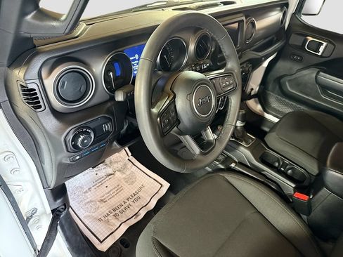 Used 2023 Jeep Wrangler Unlimited w/ Cold Weather Group AWD/4WD image 10