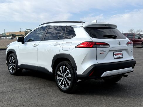 Used 2024 Toyota Corolla Cross XLE w/ Convenience Package image 5