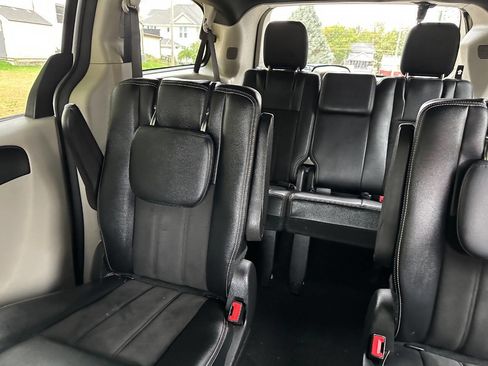 Used 2019 Dodge Grand Caravan SXT image 20
