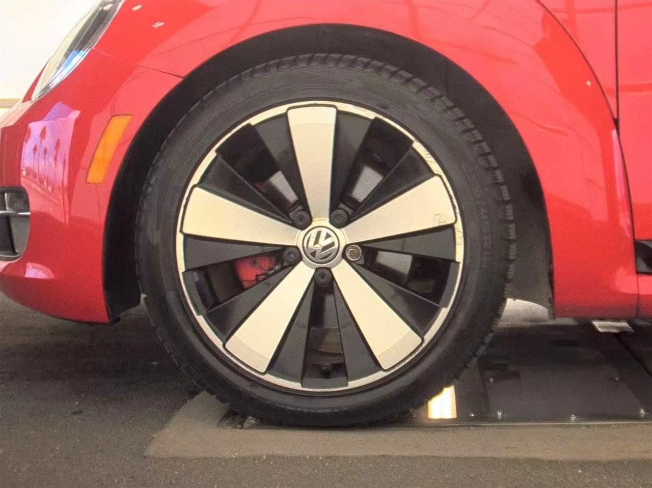 Used 2013 Volkswagen Beetle 2.0T FWD image 9