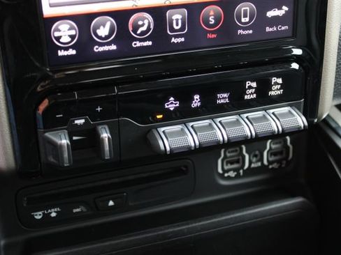 Used 2019 RAM 1500 Laramie AWD/4WD image 28