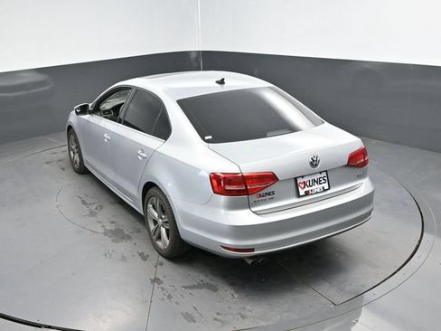 Used 2015 Volkswagen Jetta TDI SE FWD image 37