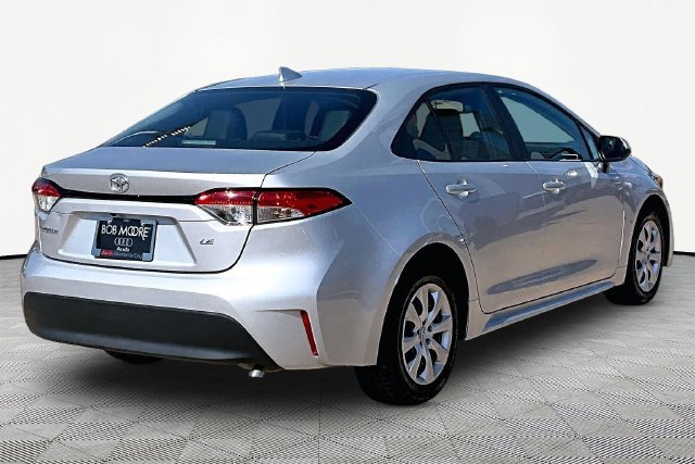 Used 2026 Toyota Corolla LE FWD image 2