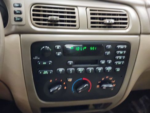 Used 2004 Ford Taurus SE image 17