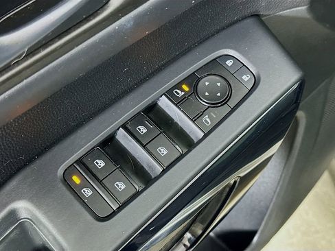 Used 2024 Nissan Pathfinder SV FWD image 21