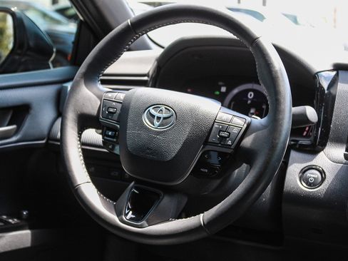 Used 2025 Toyota Camry SE FWD image 15