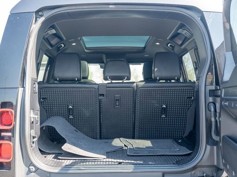 Certified 2022 Land Rover Defender 110 X-Dynamic SE AWD/4WD image 37
