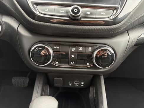 Used 2021 Chevrolet TrailBlazer LT w/ Convenience Package image 21