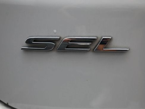 Used 2024 Ford Edge SEL AWD/4WD image 16