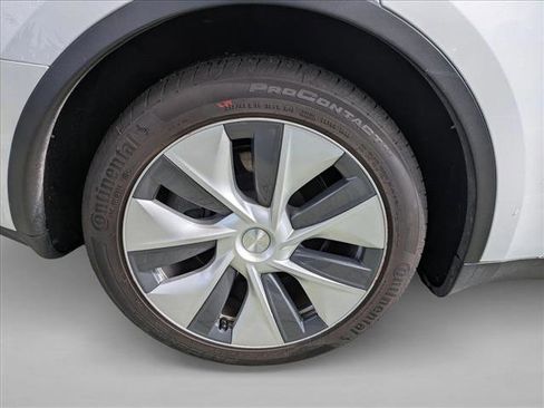 Used 2021 Tesla Model Y Long Range image 24