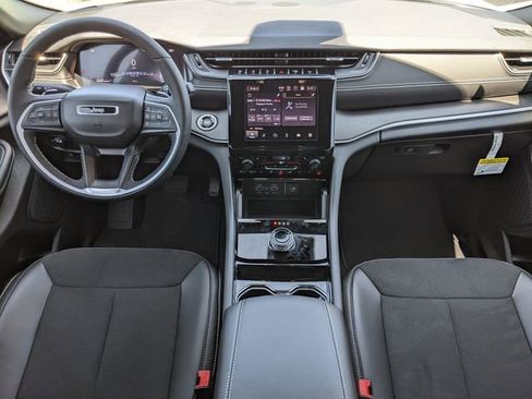 New 2025 Jeep Grand Cherokee L Altitude image 10