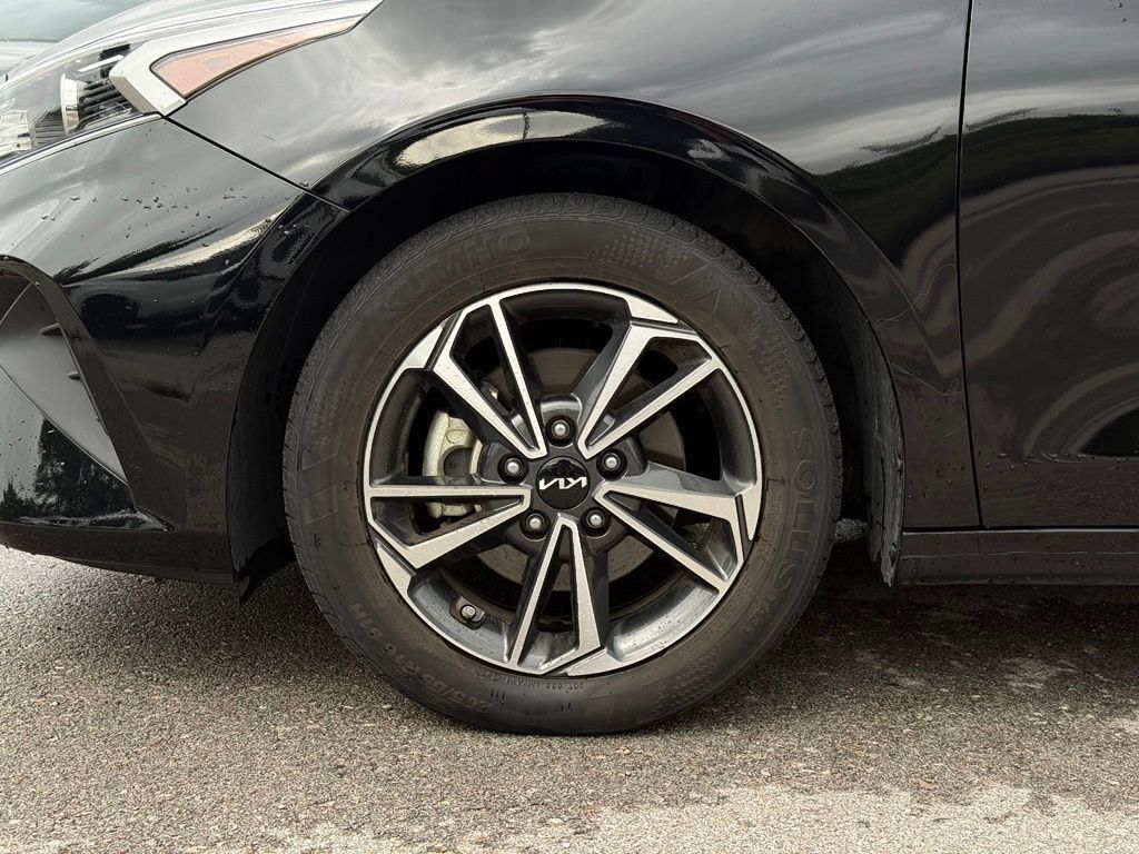 Used 2023 Kia Forte LXS w/ LXS Technology Package FWD image 4