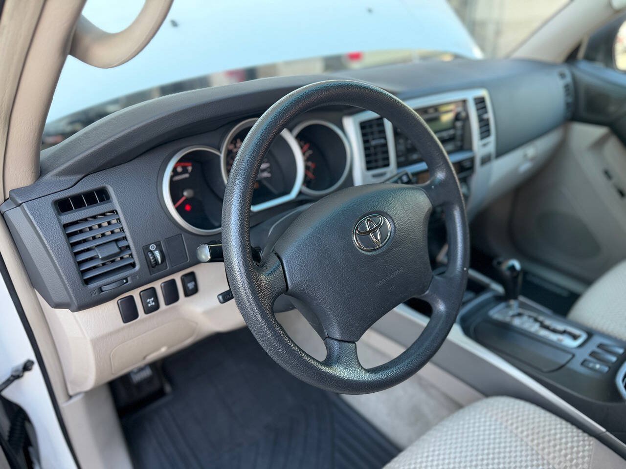 Used 2007 Toyota 4Runner SR5 AWD/4WD image 12