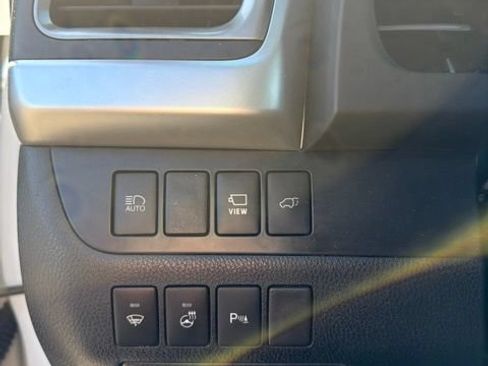 Used 2018 Toyota Highlander Limited Platinum w/ Carpet Mat Package (TMS) AWD/4WD image 18