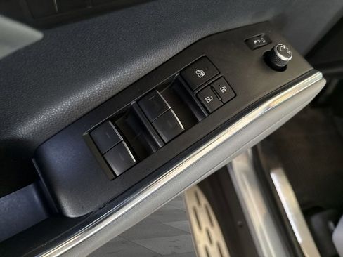 Used 2023 Toyota Highlander Platinum image 24