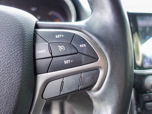 Used 2019 Jeep Grand Cherokee Altitude RWD image 14