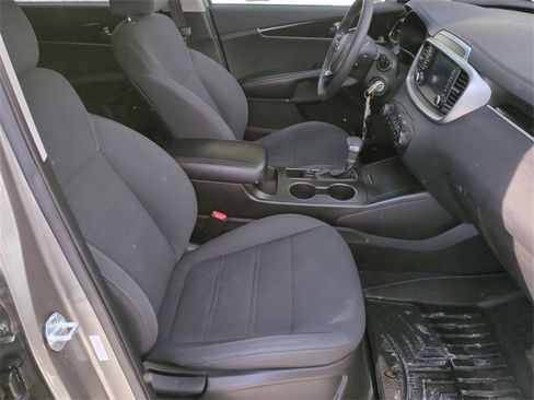 Used 2019 Kia Sorento LX image 26