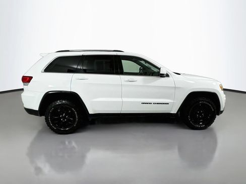 Used 2020 Jeep Grand Cherokee Laredo AWD/4WD image 8