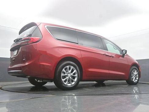 New 2027 Chrysler Pacifica Select w/ Family Tech Group AWD/4WD image 51