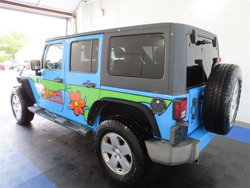 Used 2012 Jeep Wrangler Unlimited Sahara w/ Connectivity Group AWD/4WD image 37