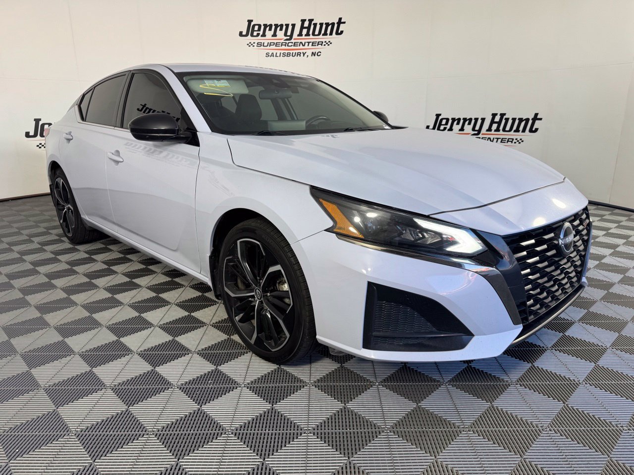 Used 2024 Nissan Altima 2.5 SR w/ SR Premium Package AWD/4WD image 6