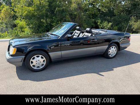 Used 1995 Mercedes-Benz E 320 Convertible image 2