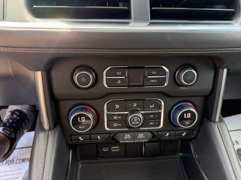 Used 2022 Chevrolet Suburban LT w/ Luxury Package AWD/4WD image 15
