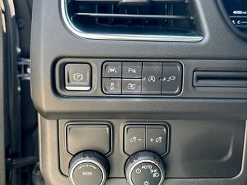 Used 2022 Chevrolet Tahoe RST w/ Luxury Package image 16