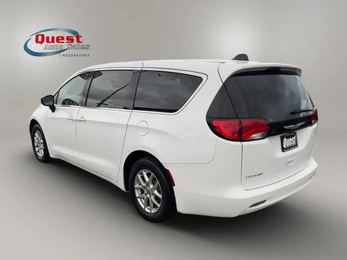 Used 2024 Chrysler Voyager LX FWD image 5