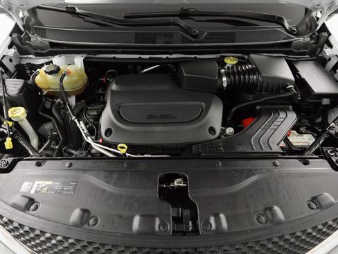 Used 2021 Chrysler Voyager Lxi FWD image 33
