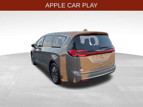 Used 2022 Chrysler Pacifica Touring-L image 5