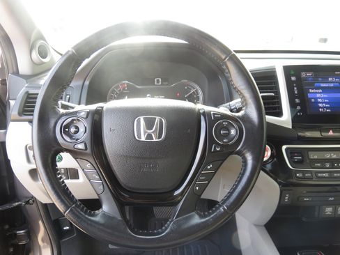 Used 2016 Honda Pilot Touring image 13