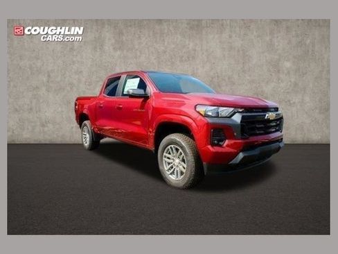 Used 2024 Chevrolet Colorado LT w/ LT Convenience Package AWD/4WD image 1