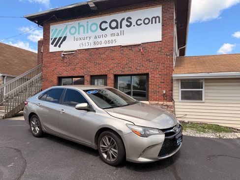 Used 2017 Toyota Camry SE FWD image 1