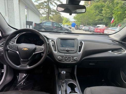 Used 2018 Chevrolet Malibu LS FWD image 15