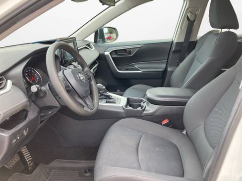 Used 2021 Toyota RAV4 LE image 11