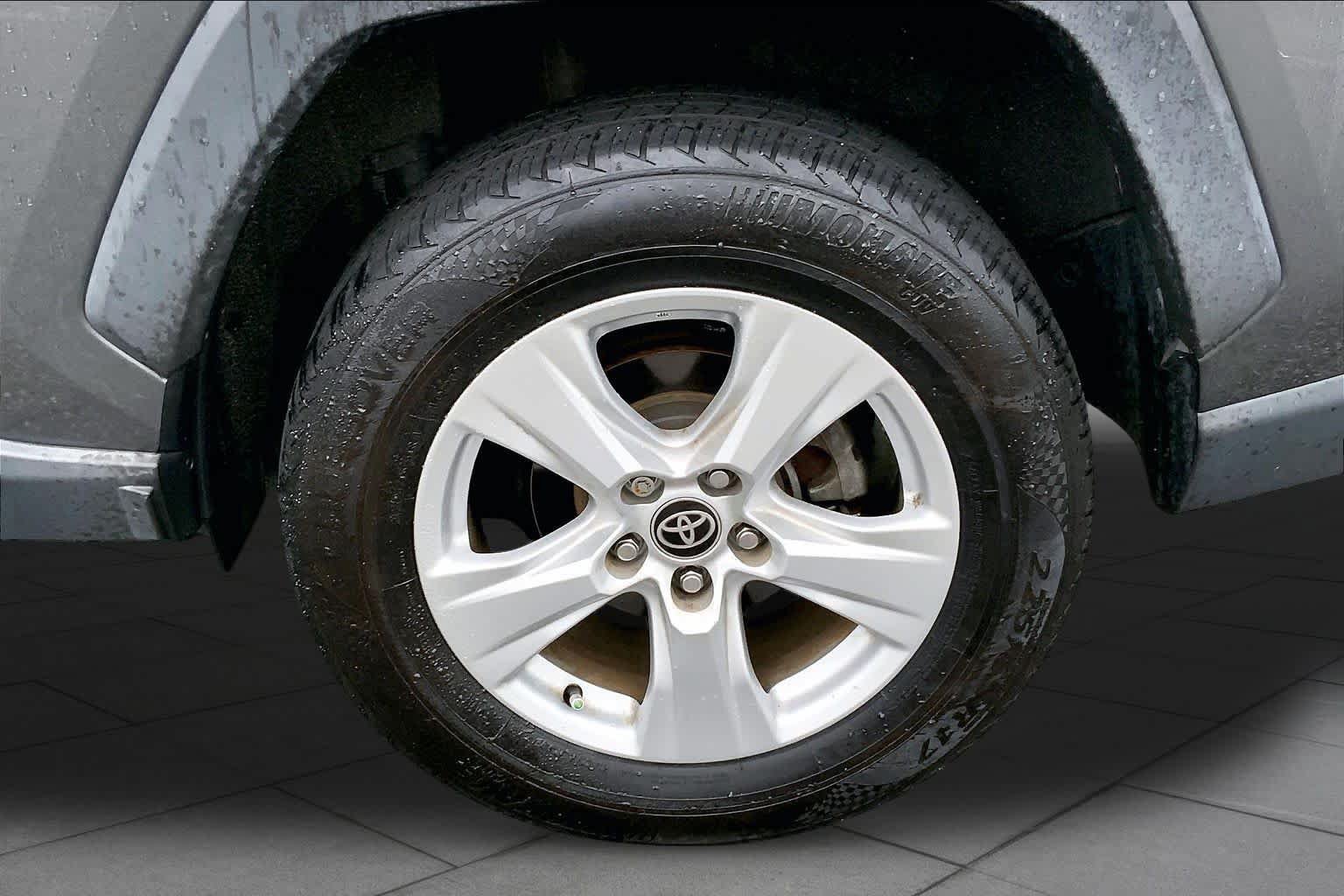 Used 2021 Toyota RAV4 XLE FWD image 10