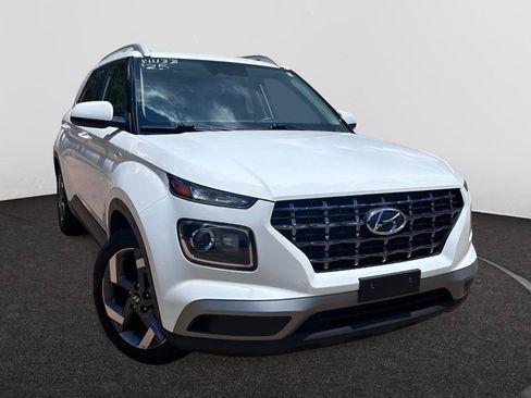 Used 2025 Hyundai Venue SEL FWD image 1