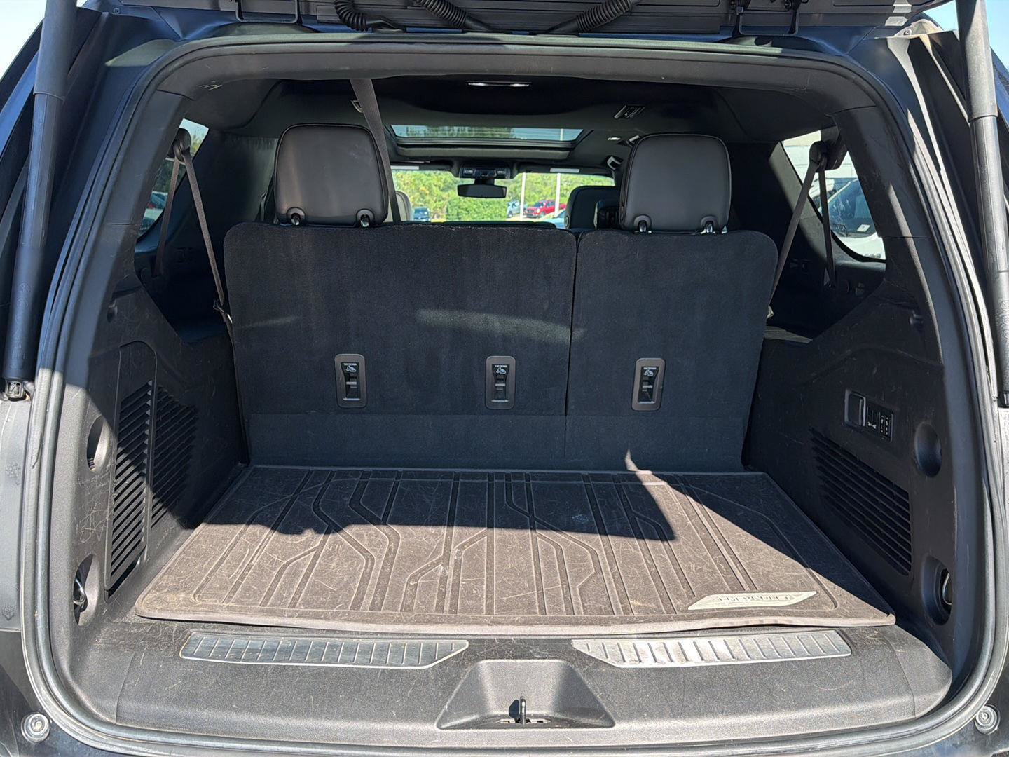Used 2021 Chevrolet Suburban RST w/ Luxury Package RWD image 38