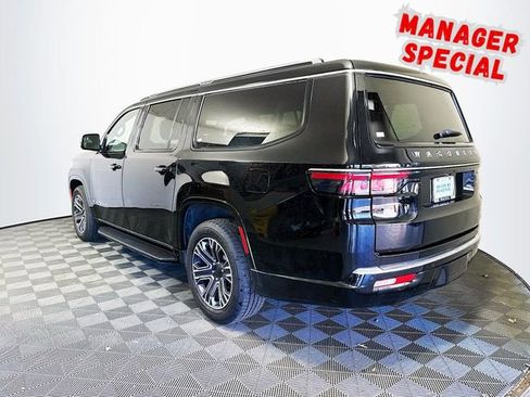 Used 2024 Jeep Wagoneer L Series II w/ Flexible Seating Group RWD image 6