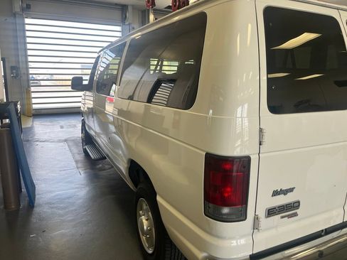 Used 2011 Ford E-350 and Econoline 350 XLT RWD image 6