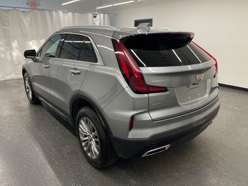Used 2025 Cadillac XT4 Premium Luxury image 3