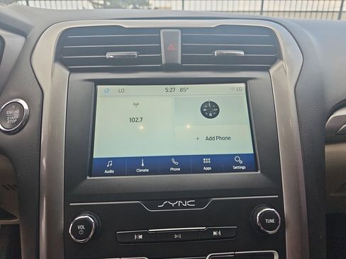 Used 2020 Ford Fusion SE FWD image 20