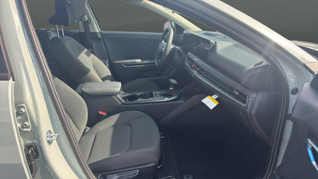 New 2026 Kia K4 FWD image 26